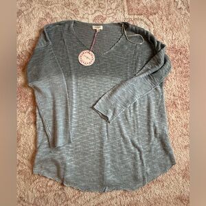 NWT UMGEE OVERSIZED TOP